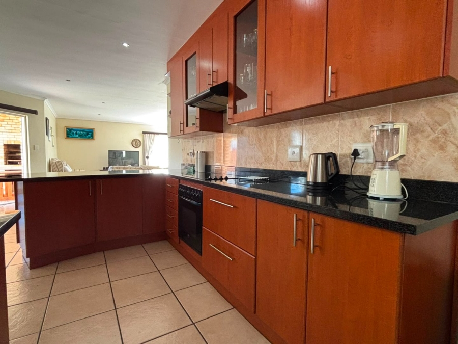 4 Bedroom Property for Sale in Bluewater Bay Eastern Cape
